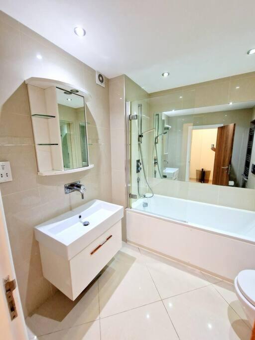 Modern Hyde Park Home With Private Entrance & Private Back Patio Near Bayswater & Paddington Stations London Exteriör bild