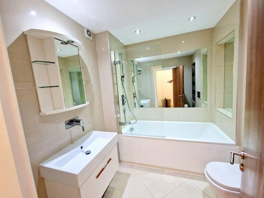 Modern Hyde Park Home With Private Entrance & Private Back Patio Near Bayswater & Paddington Stations London Exteriör bild